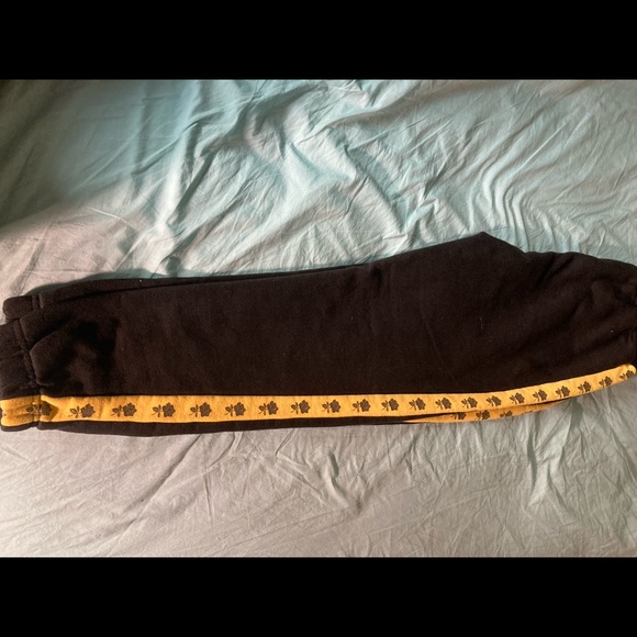 Black and yellow sweatpants with roses on them - Picture 3 of 3